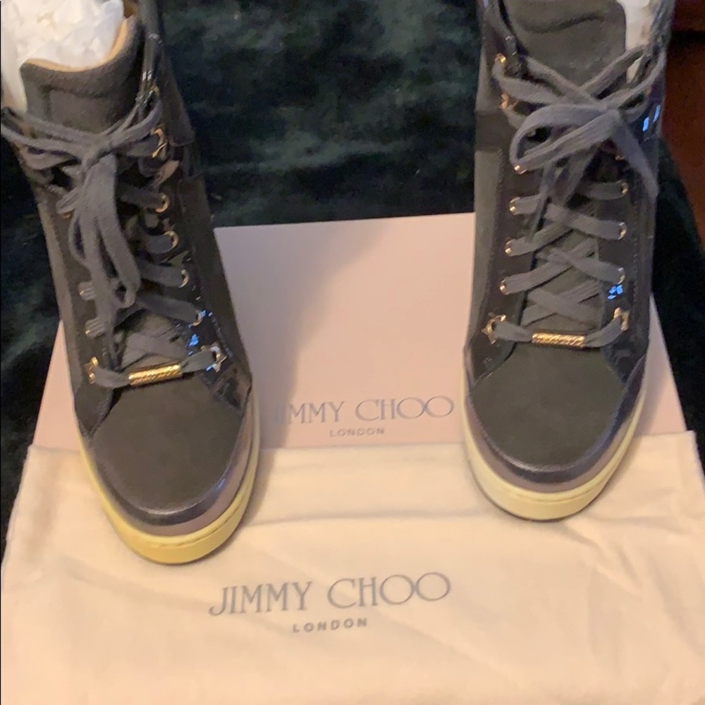 Wedge tennis shoes